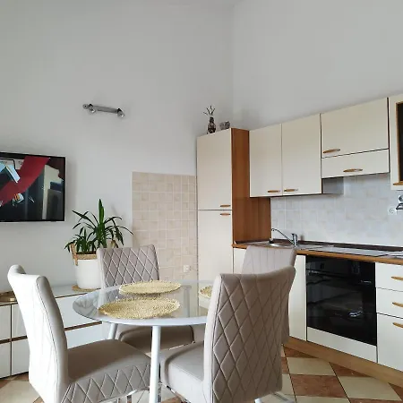 Proto Apartment *